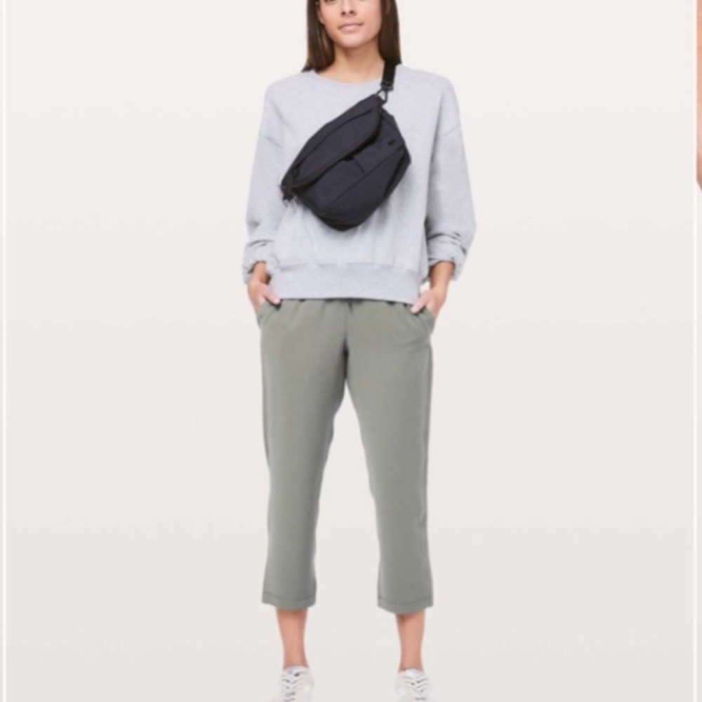 NWT Lululemon On The Fly Crop Woven - Picture 2 of 14